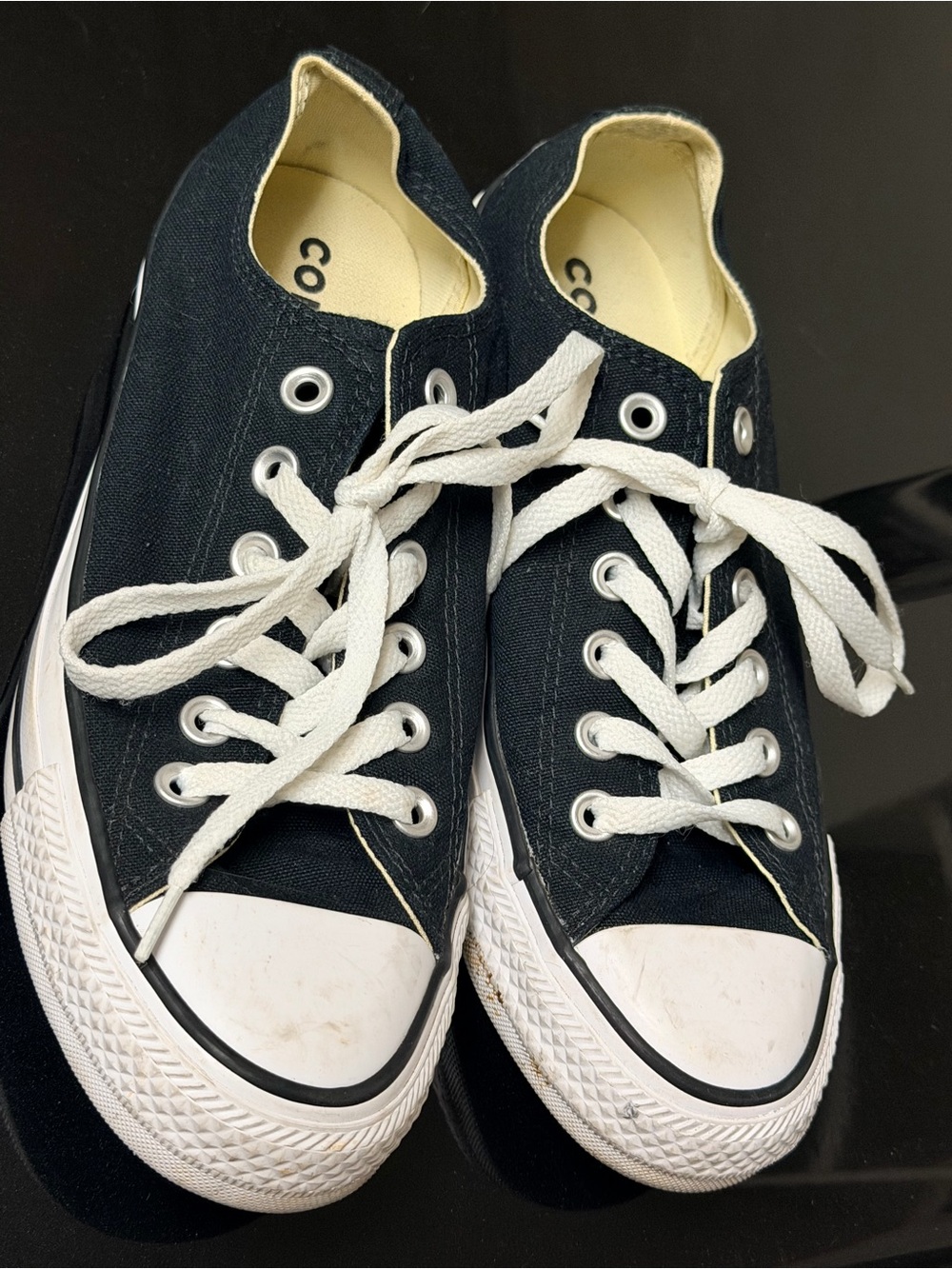 Like-New never worn Converse Black and white Low-Top Canvas Sneakers